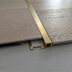 Profil trecere decorativ din alama periata latime=6mm pentru SPC si placi subtiri PJQSOS 06